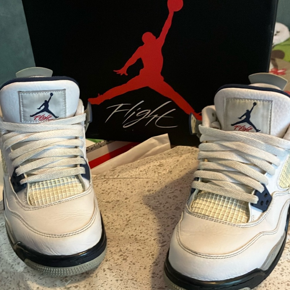 Air Jordan 4Retro Sneakers